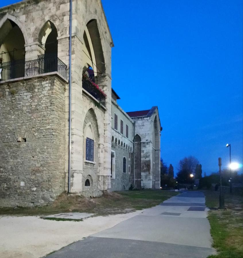 Bed and Breakfast Panzio Тата Экстерьер фото